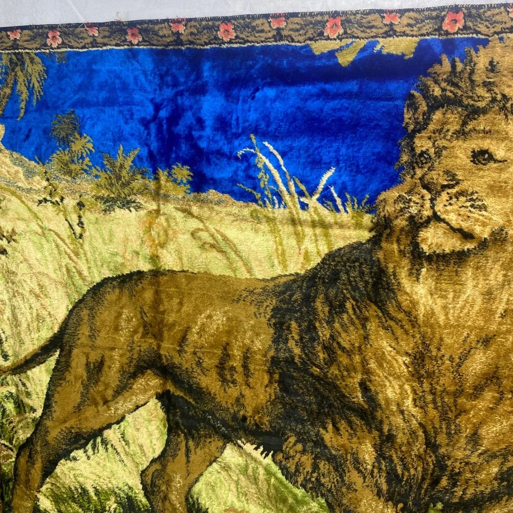 VTG Majestic Lion Family Regal Scene Velvet‎ Velour Tapestry Wall Hanging Carpet